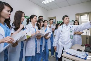 Học Dược sĩ liên thông Bác sĩ được không?