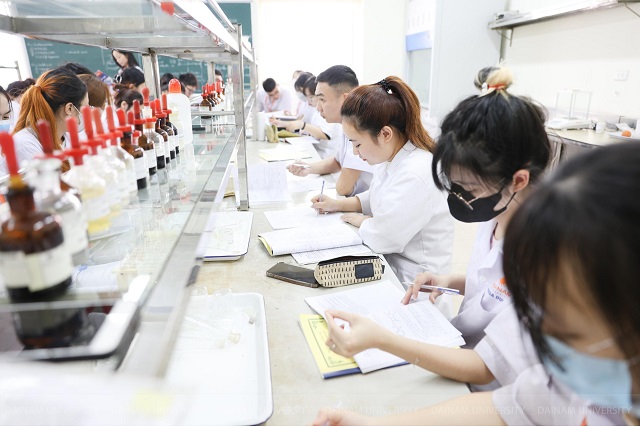 Nếu không giỏi Hóa có học Dược được không?